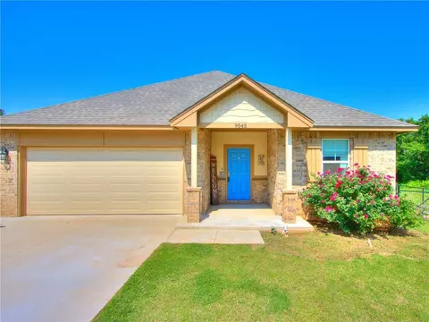 9545 Beavers Bend Dr, Edmond, OK 73034
