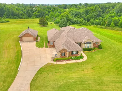 1986 Redbud Creek Dr, Harrah, OK 73045