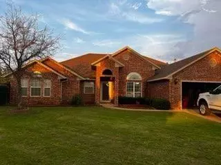 817 Jamestown Dr, Altus, OK 73521 photo 3