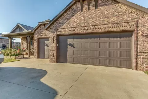 20941 Fall Creek Dr, Harrah, OK 73045