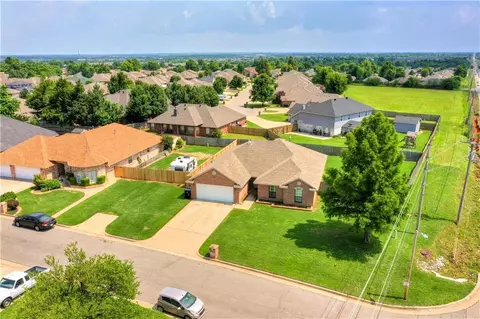 12130 SW 3rd St, Yukon, OK 73099