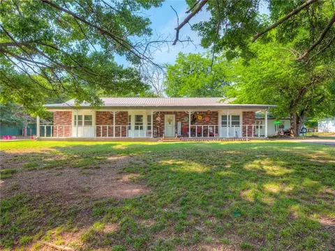 825 Parkview Dr, Maysville, OK 73057