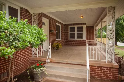 824 E Cleveland Ave, Guthrie, OK 73044