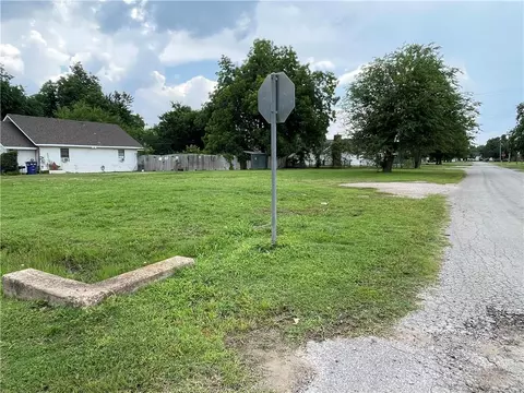 205 S 4th St, Minco, OK 73059