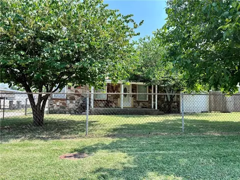 4102 SE 10th St, Del City, OK 73115