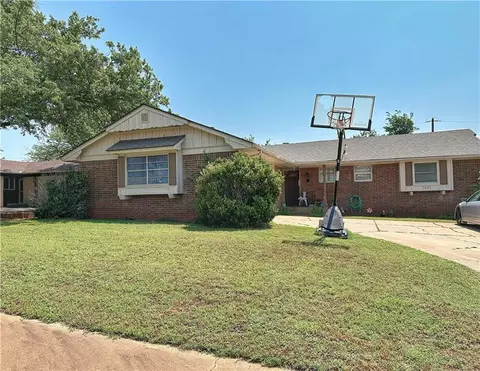 2622 Michael Dr, Edmond, OK 73013