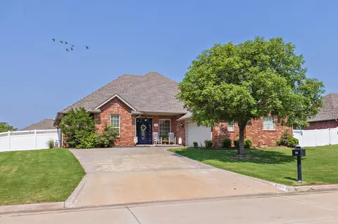 1604 Pecan Crossing Dr, Shawnee, OK 74804
