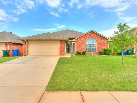 613 Shadowhill St, Norman, OK 73071