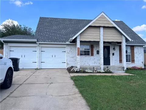 703 Highlander Dr, Moore, OK 73160