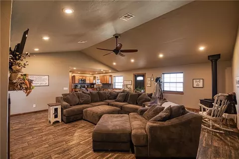 1109 Spencer Rd, Elk City, OK 73644