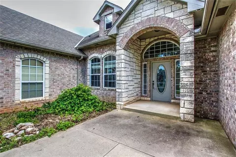 1154 Red Oak Ln, Blanchard, OK 73010