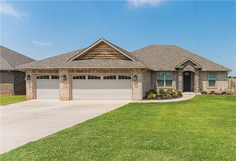 1745 Cowboy Ln, Blanchard, OK 73010