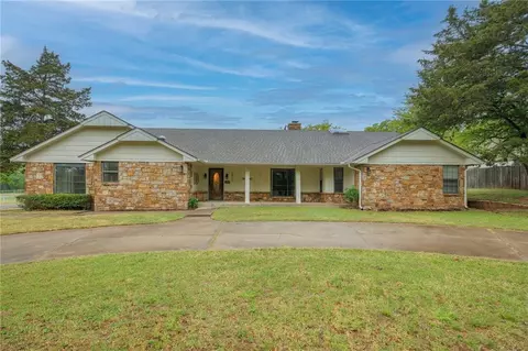 3909 Coachman Rd, Edmond, OK 73013