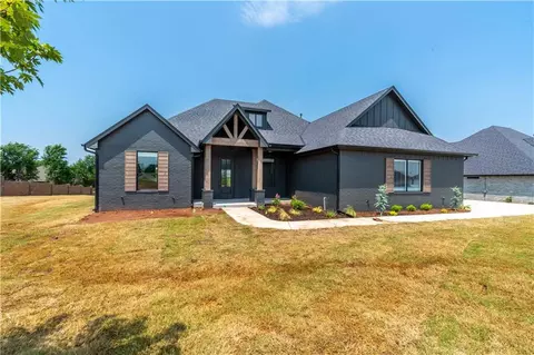 1043 Colonial Ave, Tuttle, OK 73089 photo 2