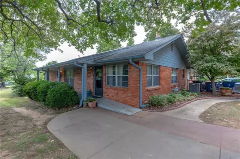 2895 Hawkin St, Choctaw, OK 73020