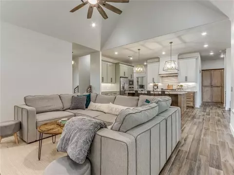 10713 Swift Cir, Yukon, OK 73099