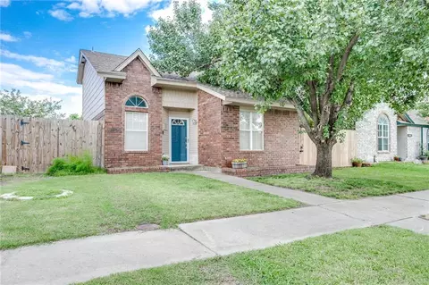 2138 Briarcliff Dr, Moore, OK 73170