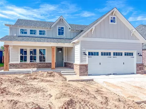 3700 Chapel Hill Row, Edmond, OK 73034