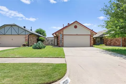 2106 Goodrich Dr, Moore, OK 73170
