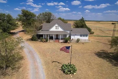 15512 S County Rd 205, Blair, OK 73526