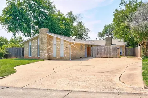 801 Drake Dr, Norman, OK 73071