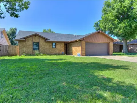 3221 Arizona Ave, Chickasha, OK 73018