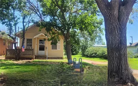 1019 N Market St, Cordell, OK 73632