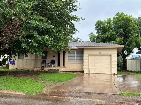 512 W Martha St, Altus, OK 73521 photo 3
