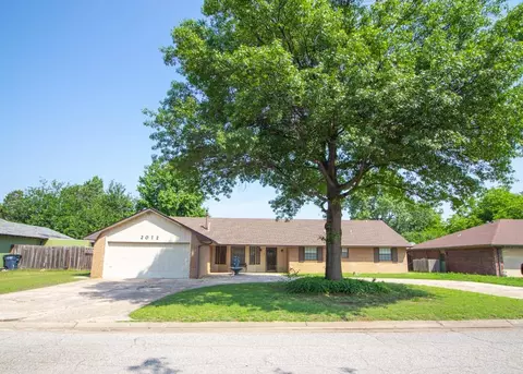 2072 Buggy Whip Ln, Enid, OK 73703