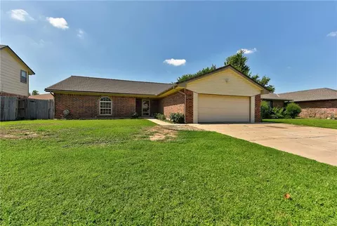 1012 Linn Ln, Yukon, OK 73099