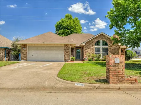 10529 Honeysuckle Ln, Midwest City, OK 73130