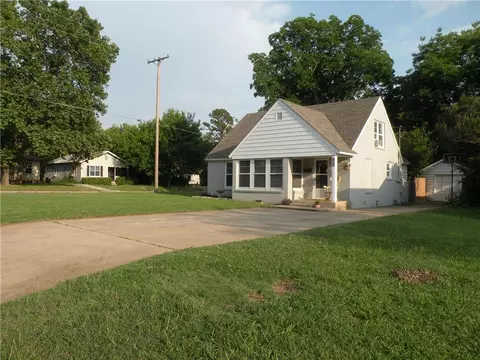 702 11th Ave NW, Ardmore, OK 73401