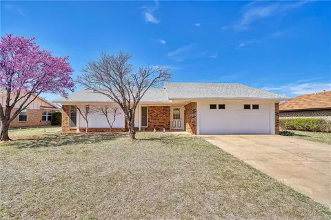 1429 Concord Ln, Altus, OK 73521