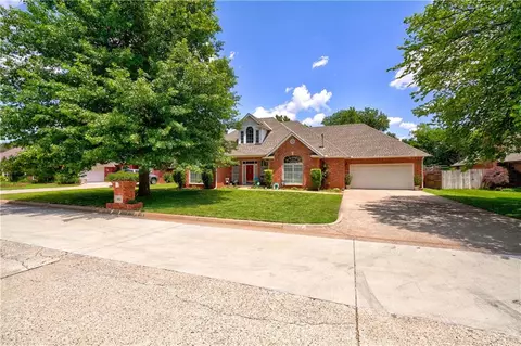 11812 Sorrento Ln, Oklahoma City, OK 73170