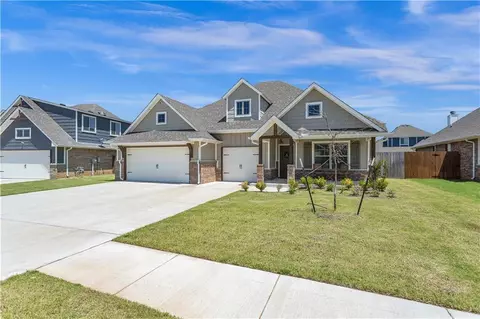 624 Red River Dr, Yukon, OK 73099