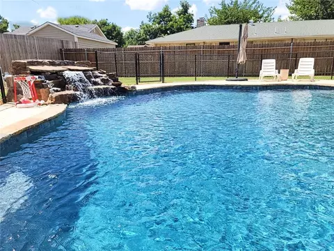 925 W Tennessee Ave, Chickasha, OK 73018