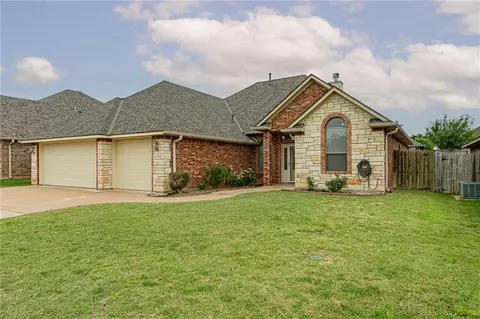 1808 SW Driftwood Dr, Lawton, OK 73505