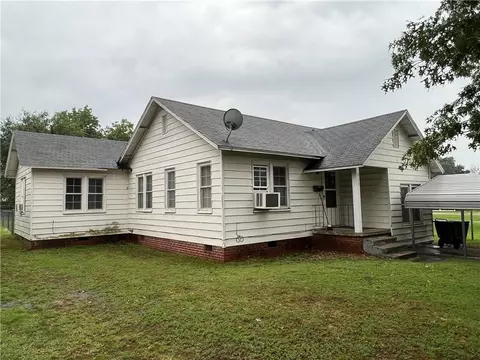 803 N Bullitt St, Holdenville, OK 74848