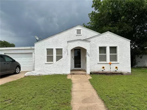 316 S Robinson St, Mangum, OK 73554