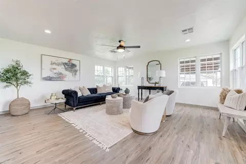 19480 NE 10th St, Harrah, OK 73045