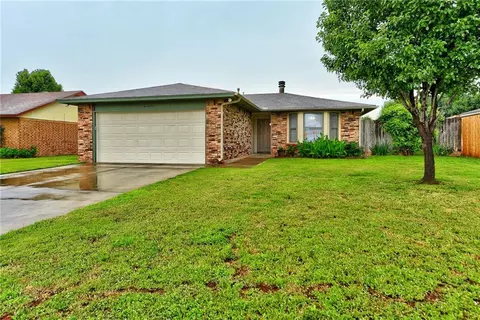 221 W Strasburg Way, Mustang, OK 73064