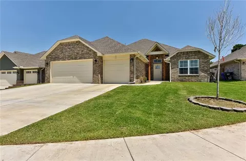 2725 Summit Crossing Pkwy, Norman, OK 73071