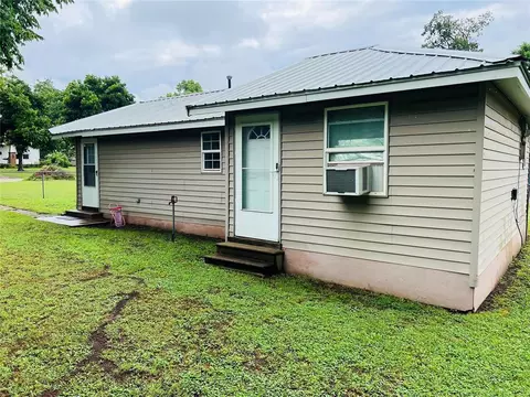 1315 S 18th St, Chickasha, OK 73018