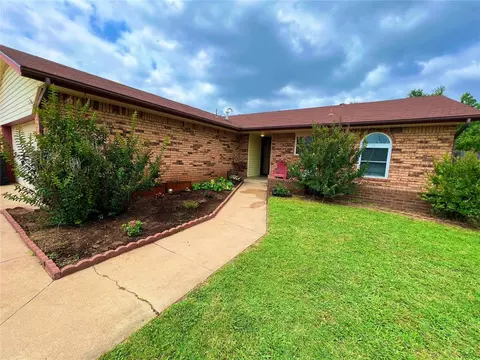 1200 SE 12th Ct, Moore, OK 73160