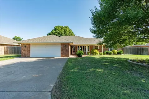 2301 Berry Ave, Weatherford, OK 73096