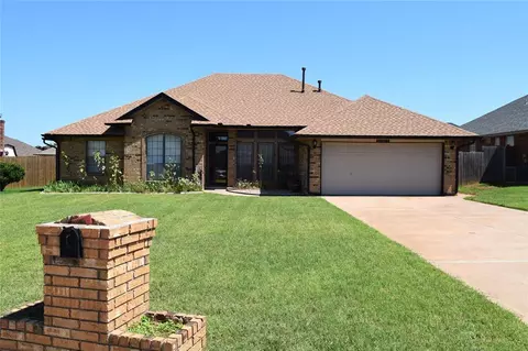 10521 Peacock Cir, Midwest City, OK 73130