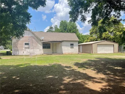 721 S Central St, Walters, OK 73572