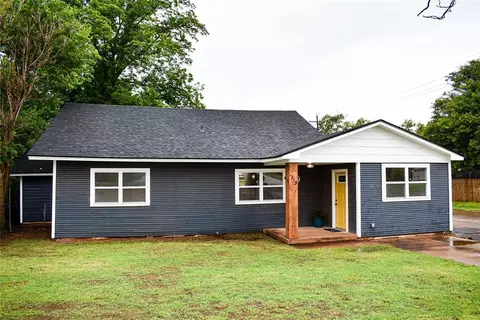 1213 N 3rd St, Sayre, OK 73662