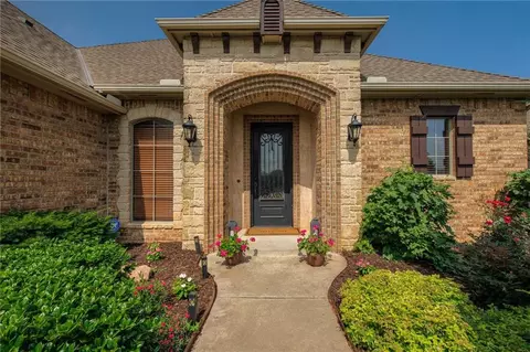 3105 Elmo Way, Moore, OK 73160