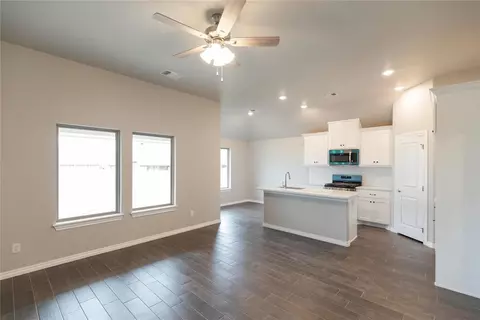 9309 NW 89th St, Yukon, OK 73099